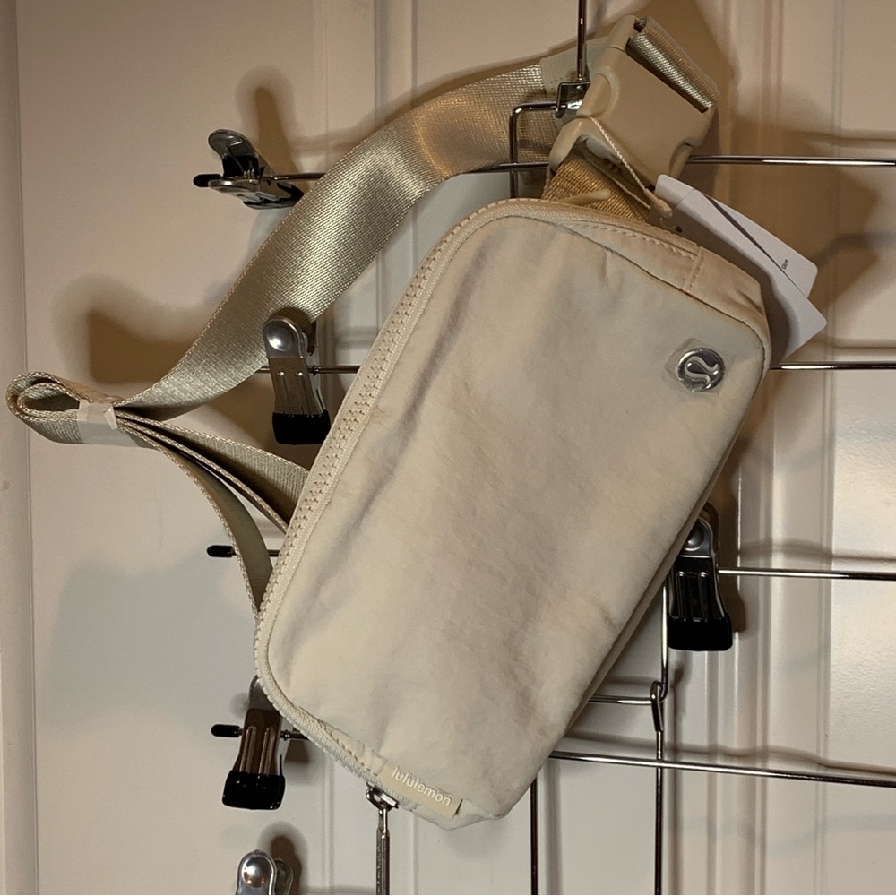 NWT Lululemon Athletica Cream Beige Light Ivory Everywhere Belt Bag